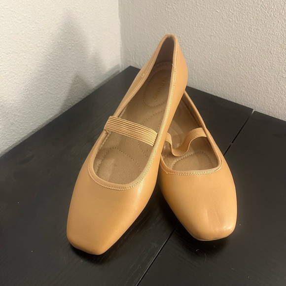 Old Navy Tan Faux Leather MaryJane Ballet Flats with Rounded Toe Size 7.5 - Picture 1 of 4